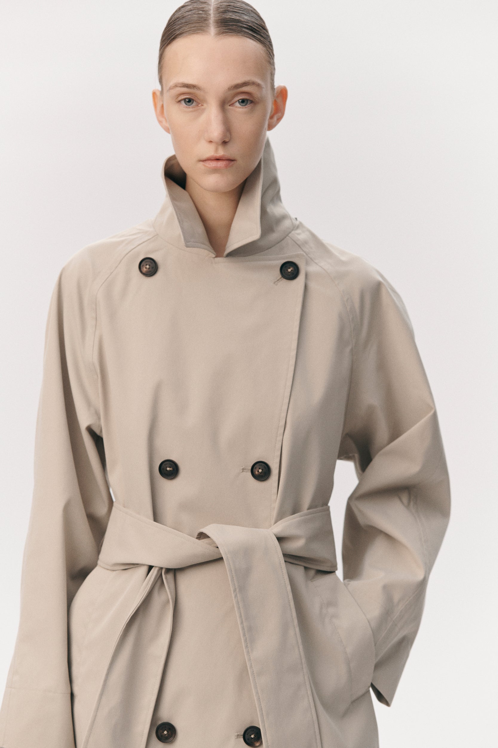 ROOMY TRENCH STRETCH TWILL SS26 LIGHT ARMY