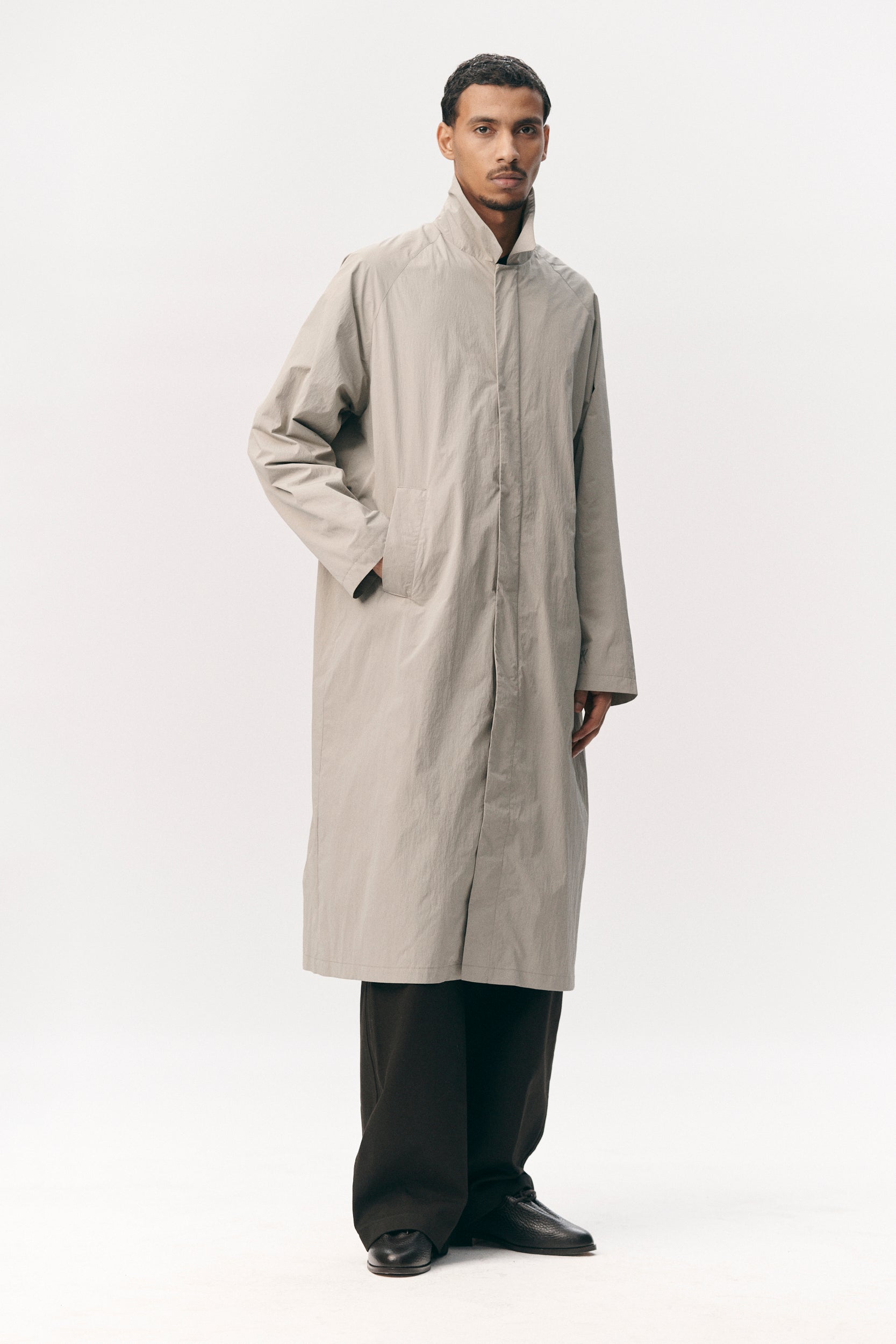 LONG COACH CRINCLE NYLON SS26 SAGE