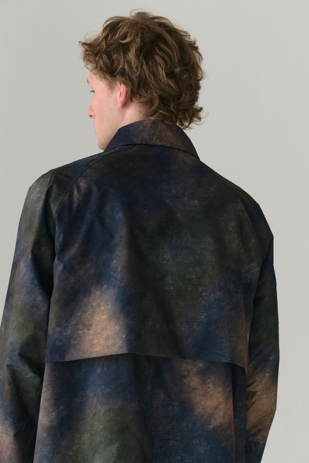 LONG COACH PRINTED UNIVERSE SS25 NAVY MENS