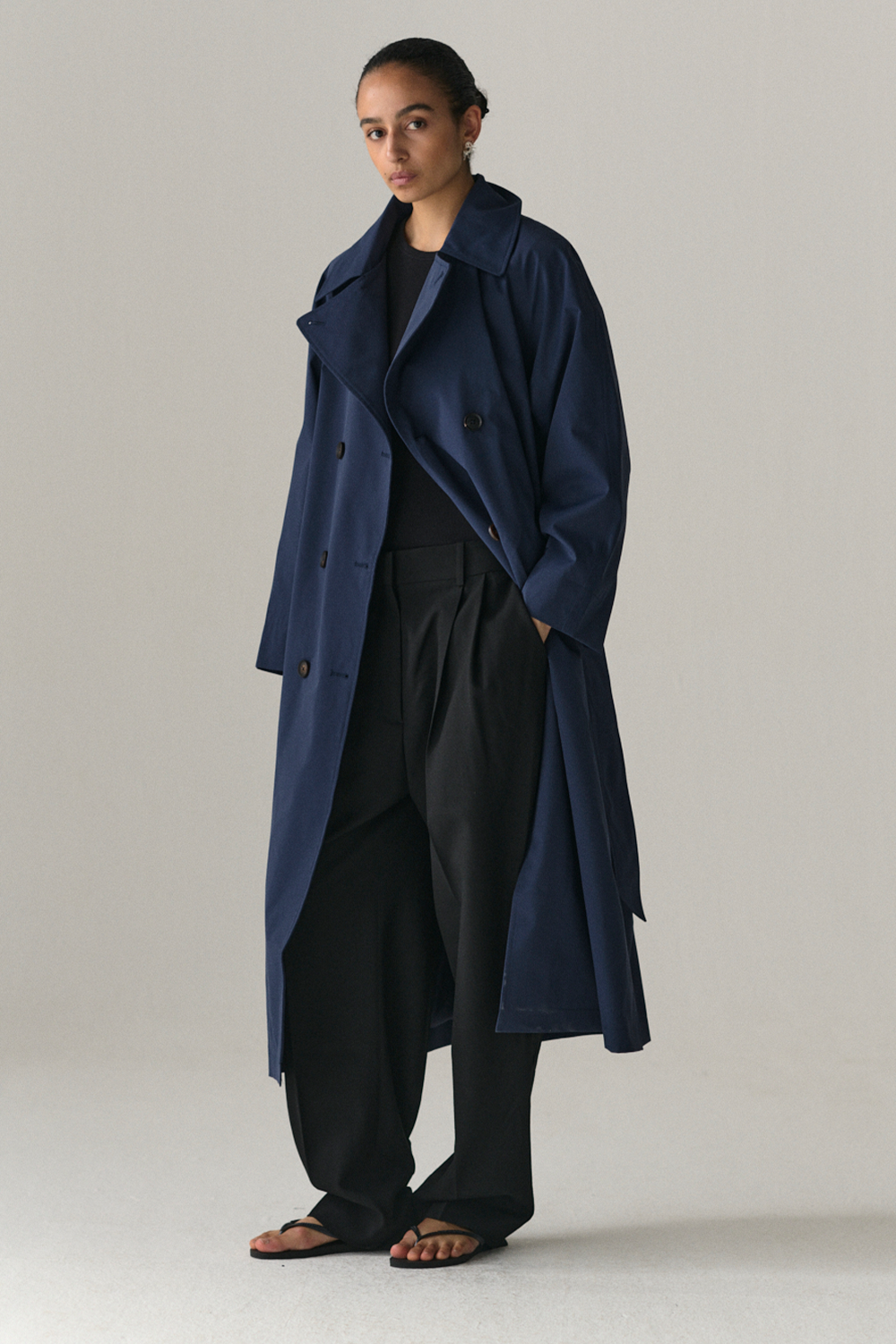 ROOMY TRENCH SS25 NAVY