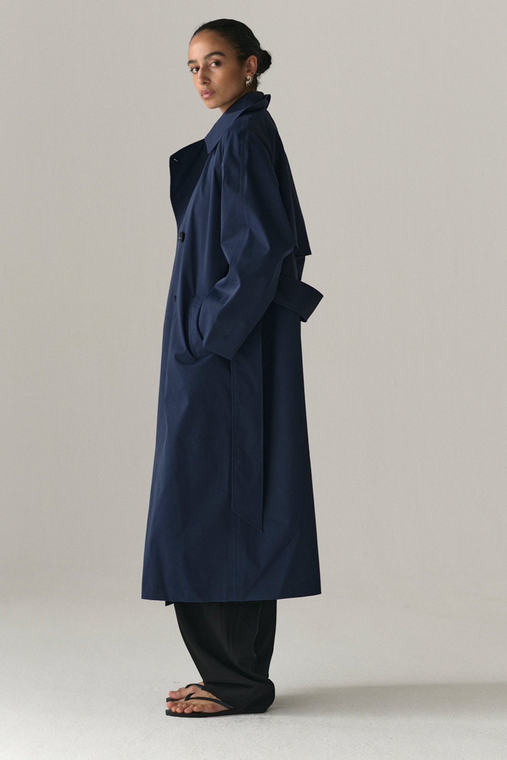 ROOMY TRENCH SS25 NAVY