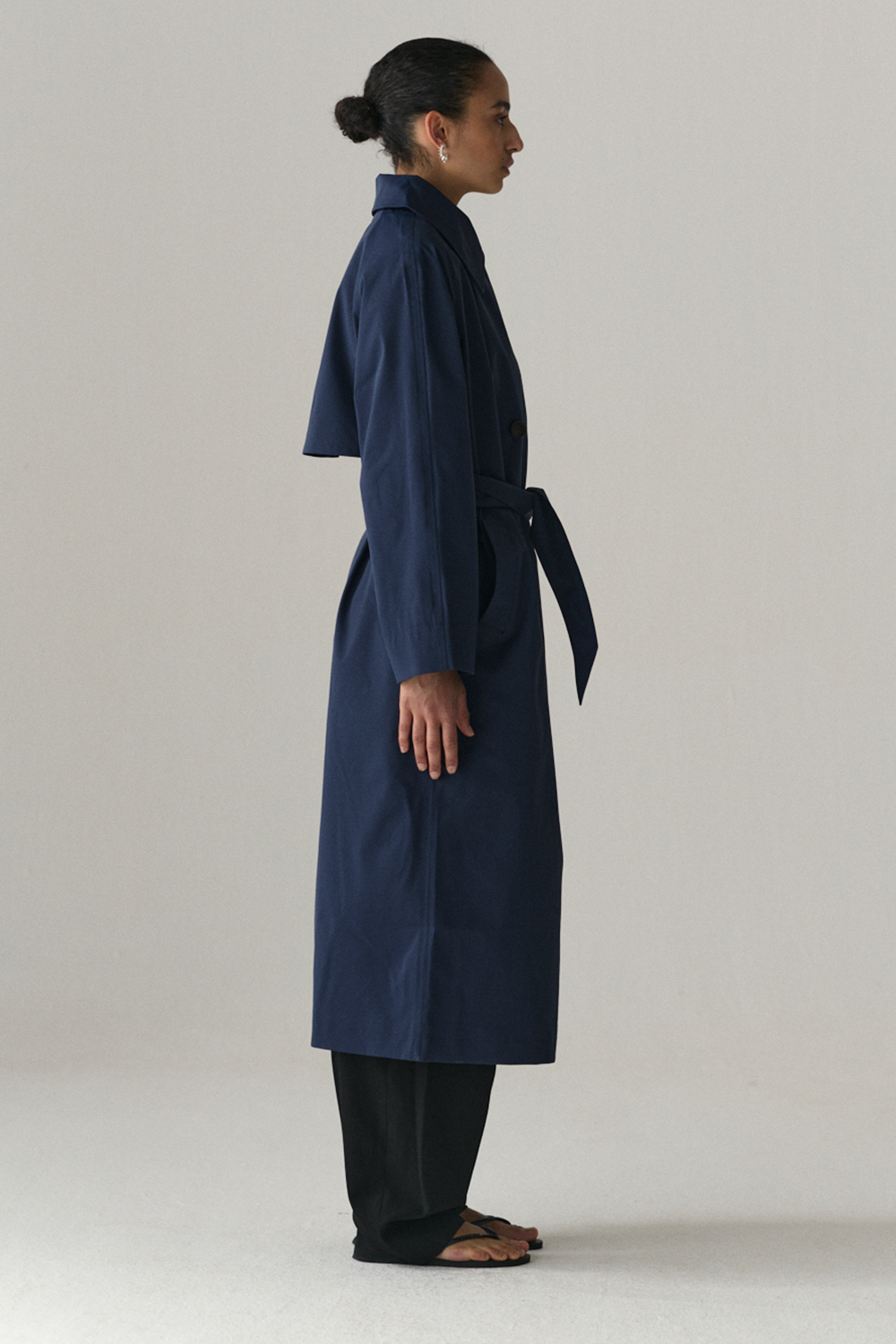 ROOMY TRENCH SS25 NAVY