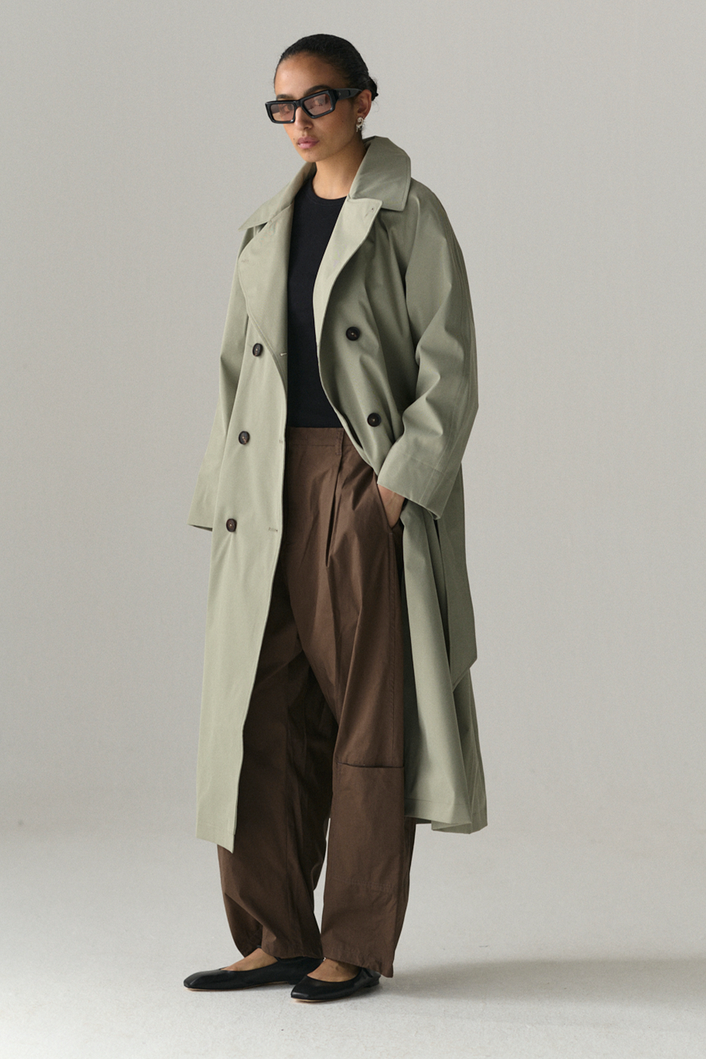 ROOMY TRENCH SS25 LIGHT GREY ARMY