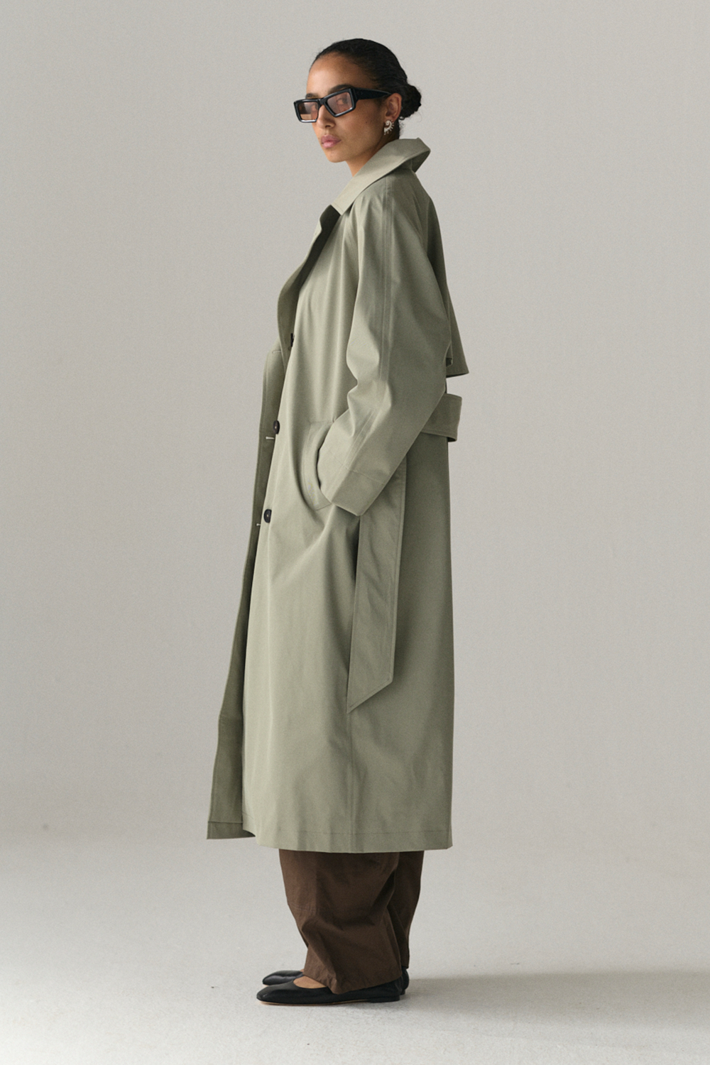 ROOMY TRENCH SS25 LIGHT GREY ARMY