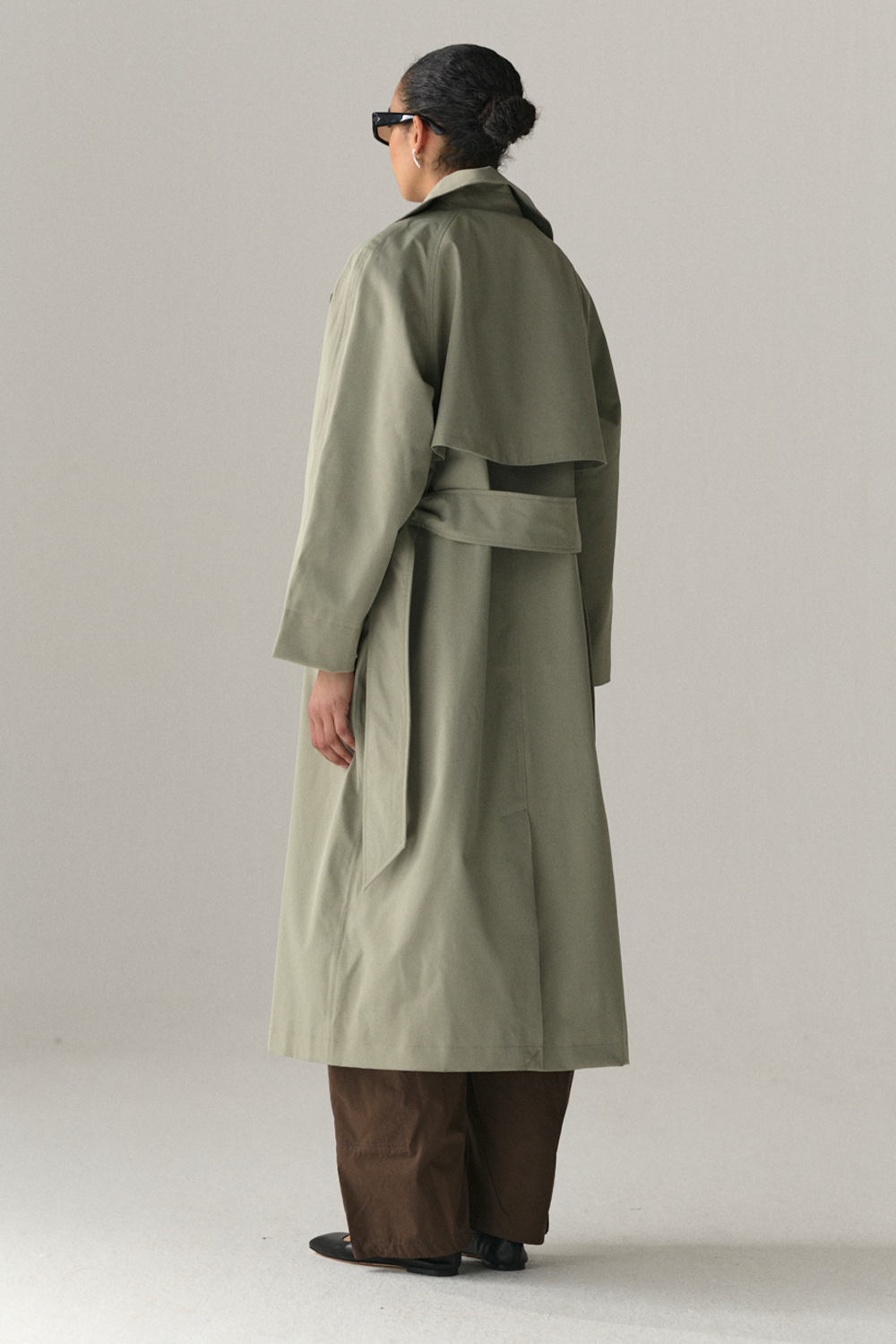 ROOMY TRENCH SS25 LIGHT GREY ARMY