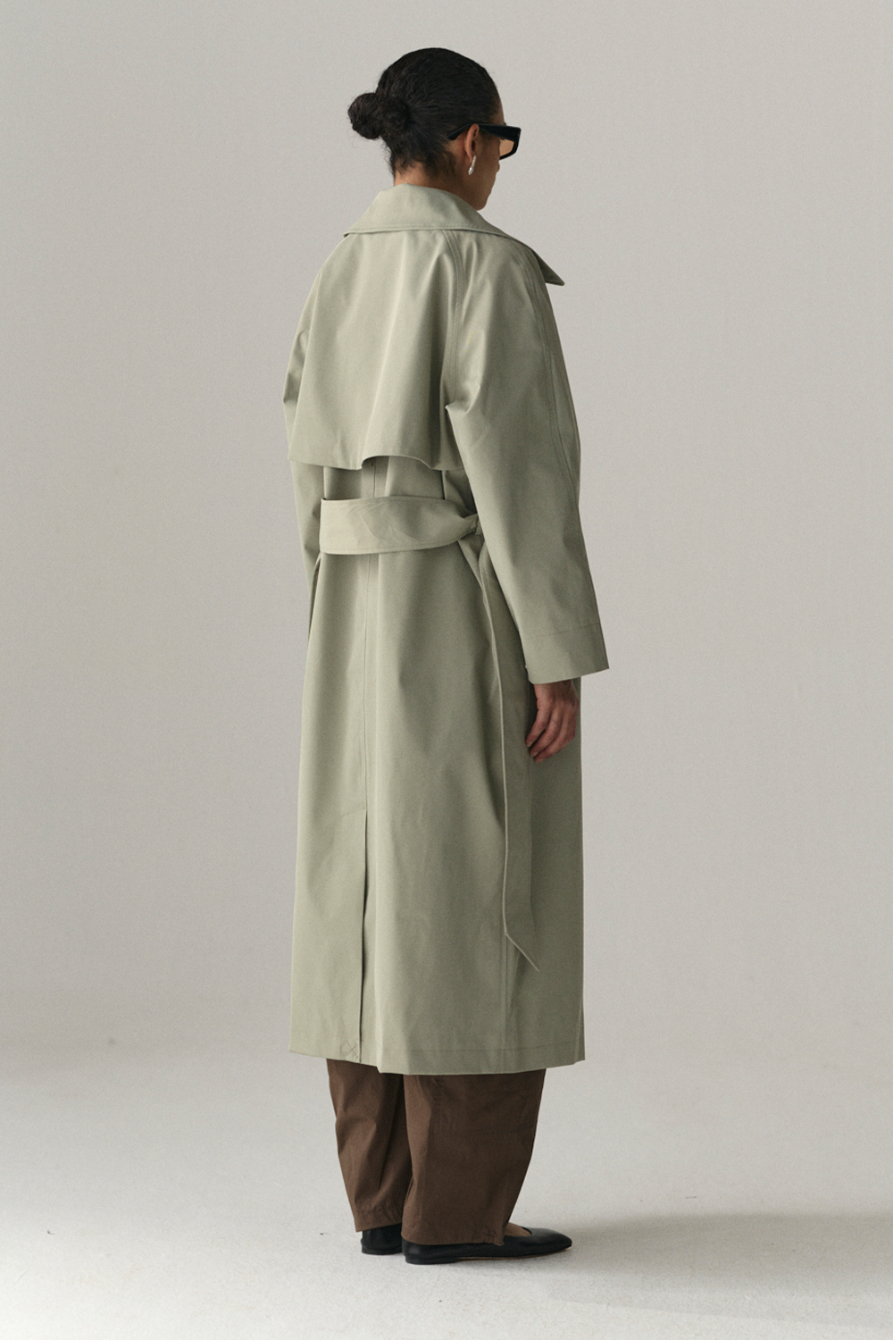 ROOMY TRENCH SS25 LIGHT GREY ARMY