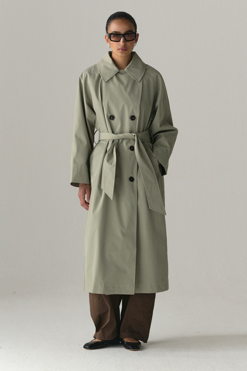 ROOMY TRENCH SS25 LIGHT GREY ARMY
