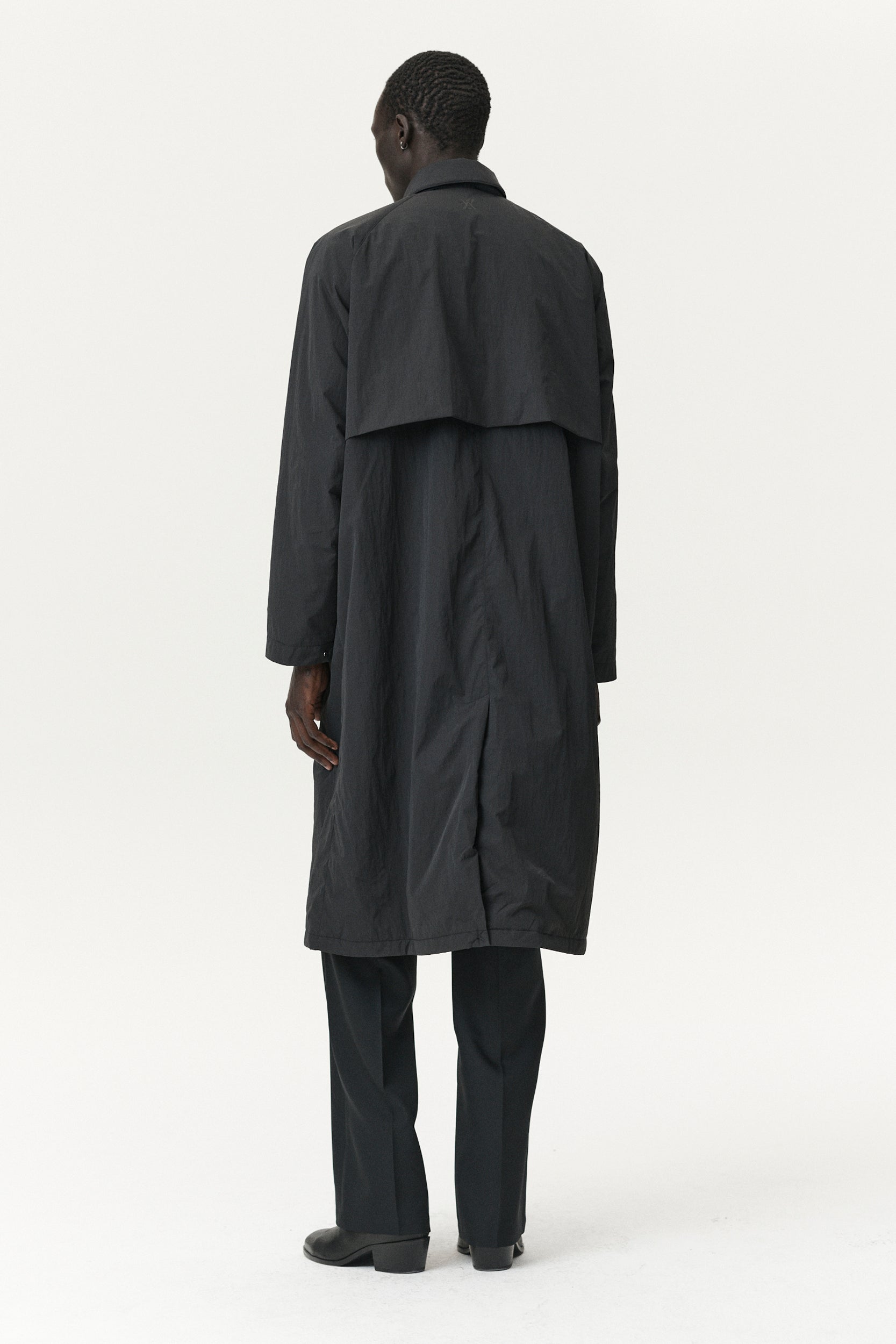 LONG COACH CRINCLE AW25 BLACK MENS