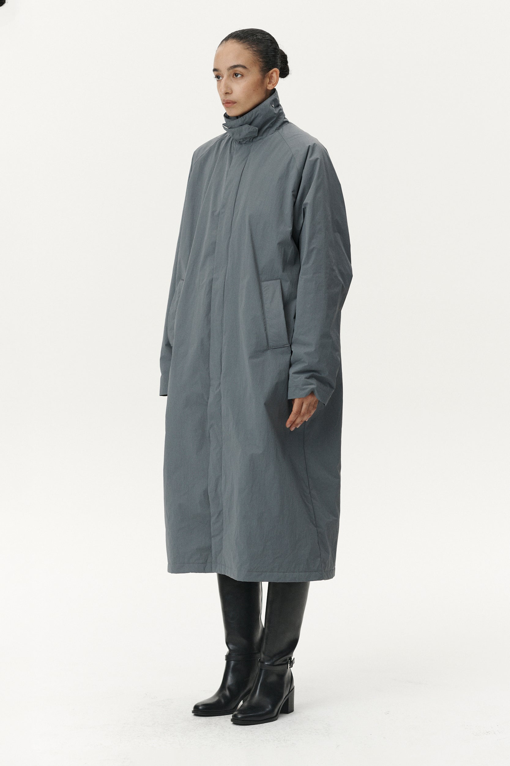 LONG COACH CRINCLE AW25 LIGHT GREY BLUE WOMEN