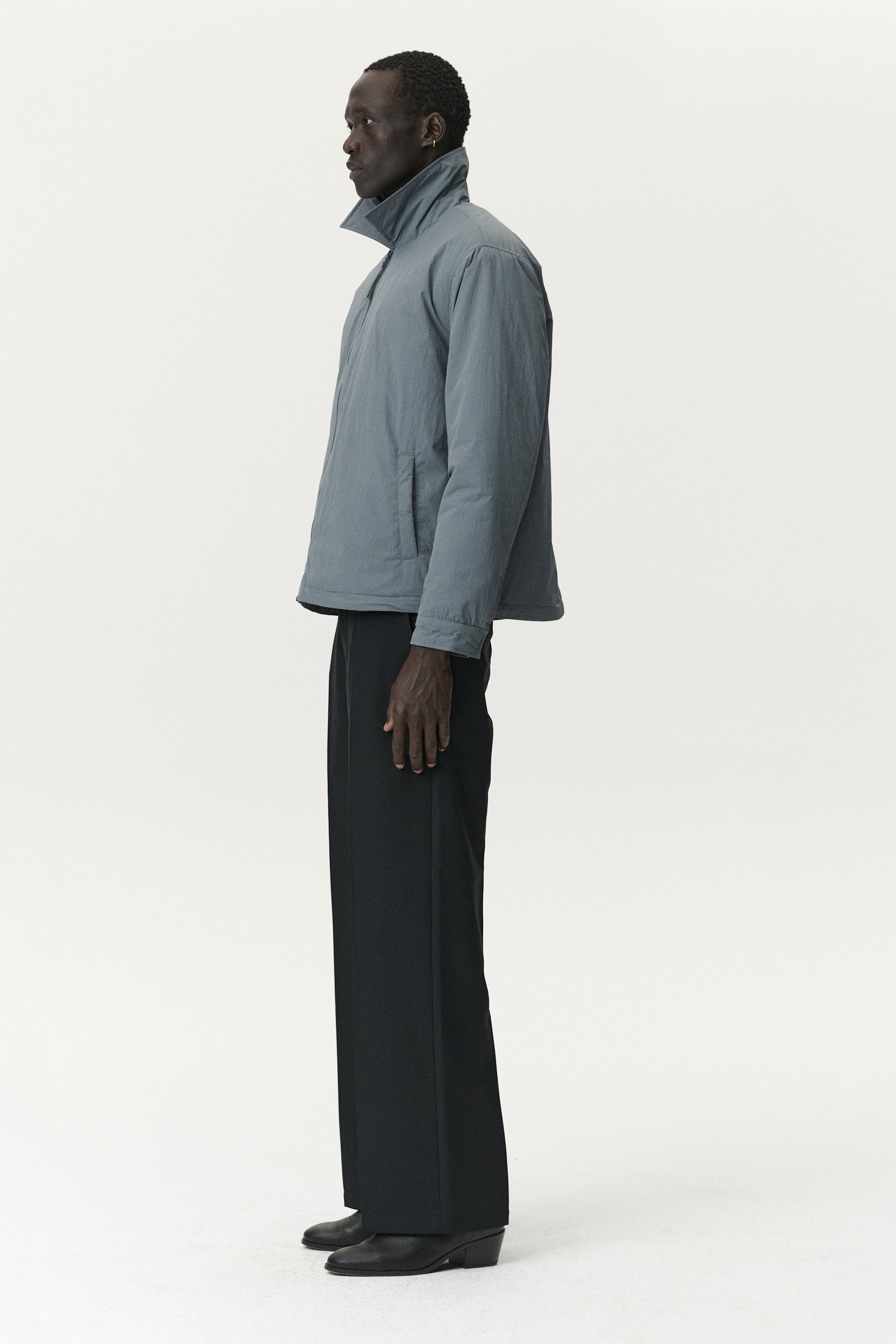 ZIP UP CRINCLE AW25 LIGHT GREY BLUE