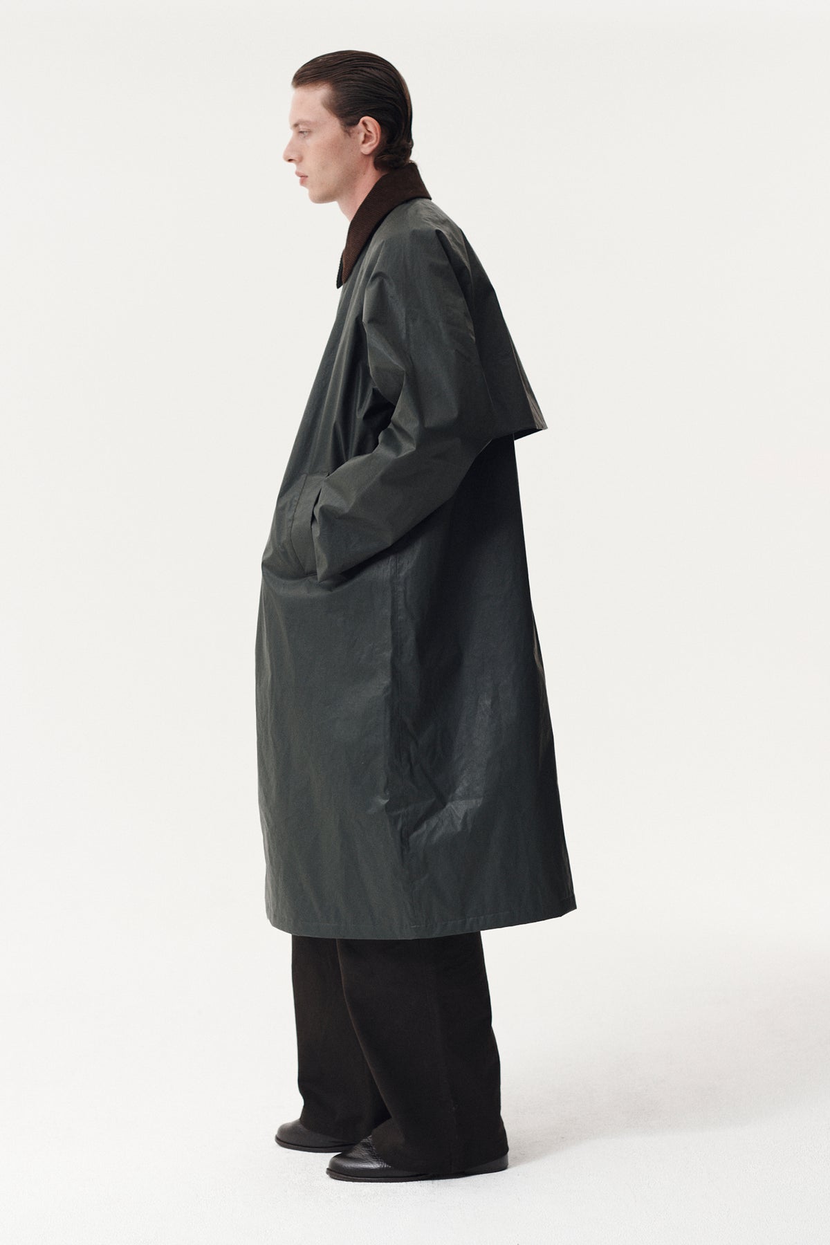 LONG COACH WAXED COT CORDU AW26 DARK GREY GREEN
