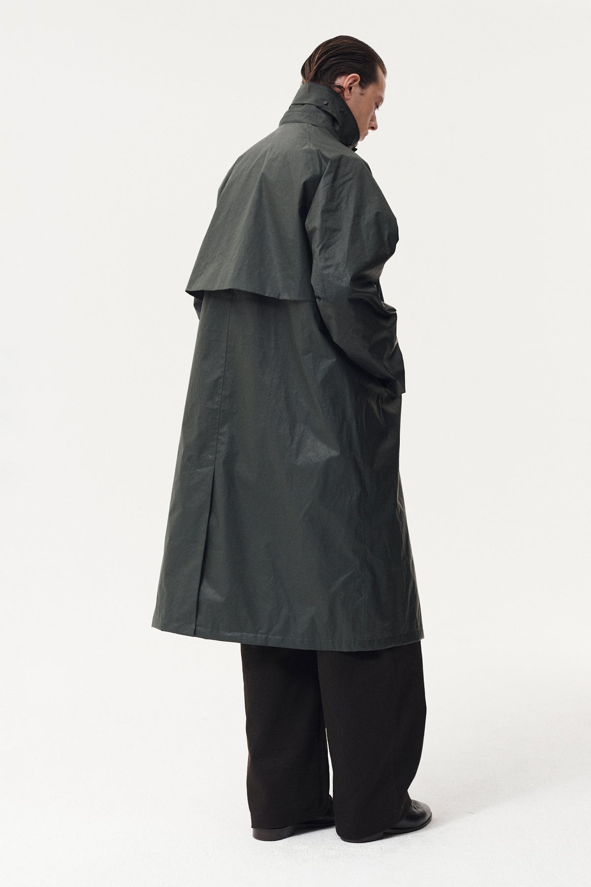 LONG COACH WAXED COT CORDU AW26 DARK GREY GREEN